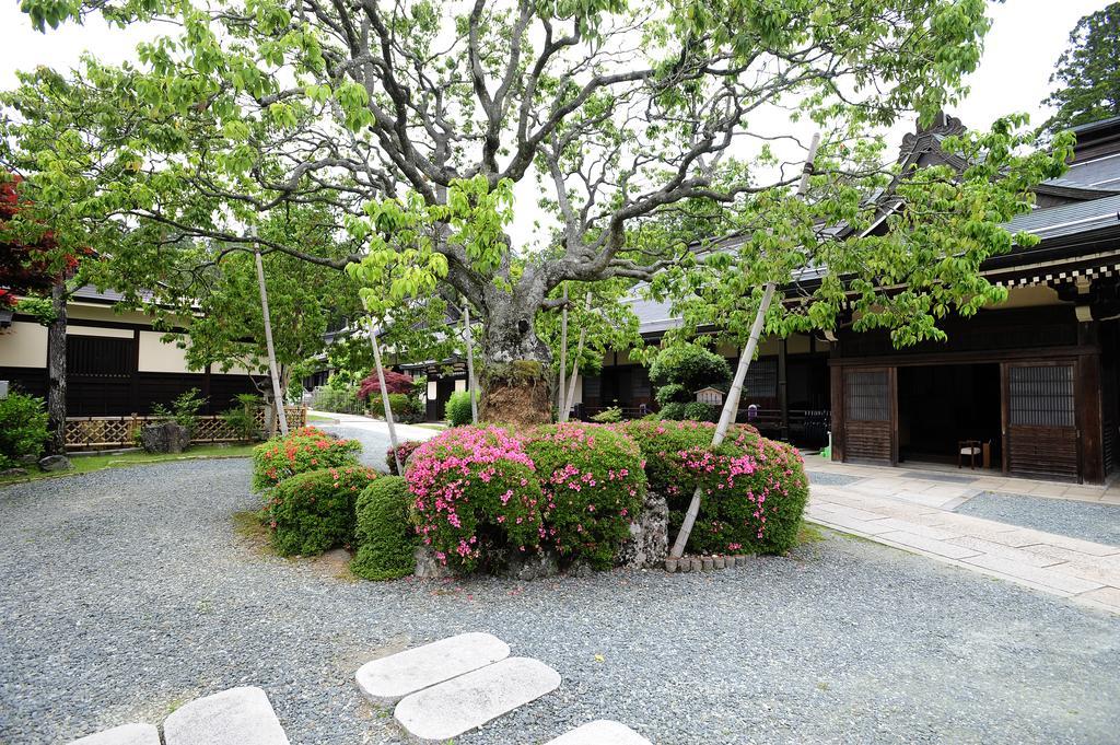Готель Koyasan Shukubo Jokiin Екстер'єр фото